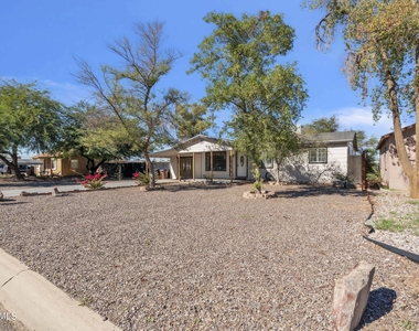 340 W Lindbergh Avenue - Photo Thumbnail 3
