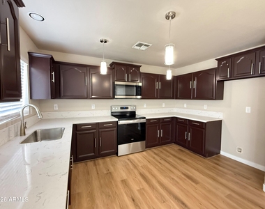 11534 W Longley Lane - Photo Thumbnail 8
