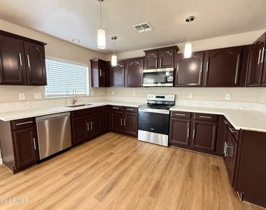 11534 W Longley Lane - Photo Thumbnail 9