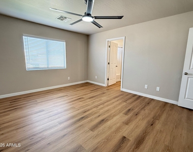 11534 W Longley Lane - Photo Thumbnail 14