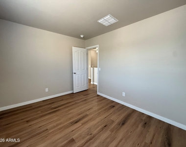 11534 W Longley Lane - Photo Thumbnail 23