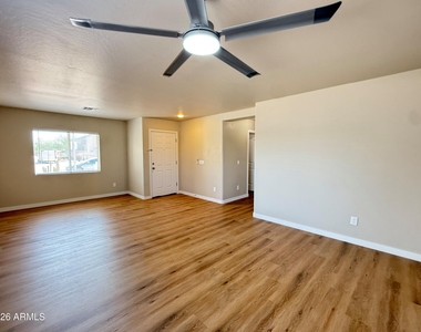 11534 W Longley Lane - Photo Thumbnail 4