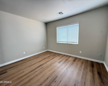 11534 W Longley Lane - Photo Thumbnail 24