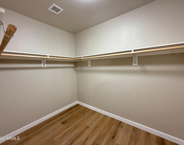11534 W Longley Lane - Photo Thumbnail 17