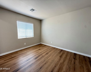 11534 W Longley Lane - Photo Thumbnail 19