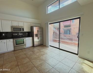 330 S Farmer Avenue - Photo Thumbnail 6