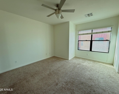 330 S Farmer Avenue - Photo Thumbnail 9
