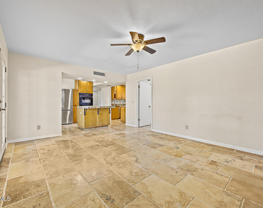15037 N 8th Way - Photo Thumbnail 6