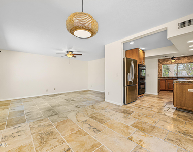 15037 N 8th Way - Photo Thumbnail 3