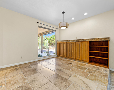 15037 N 8th Way - Photo Thumbnail 2