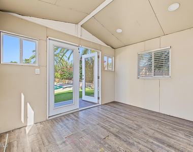 15037 N 8th Way - Photo Thumbnail 30