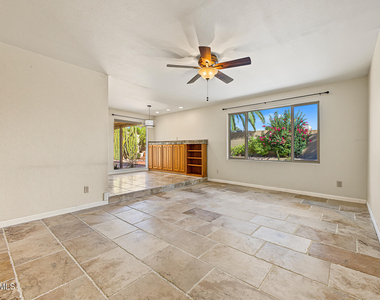 15037 N 8th Way - Photo Thumbnail 4