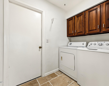 15037 N 8th Way - Photo Thumbnail 19