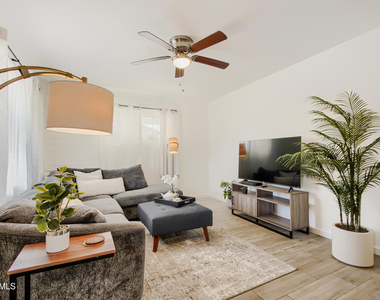 800 W Howe Street - Photo Thumbnail 6