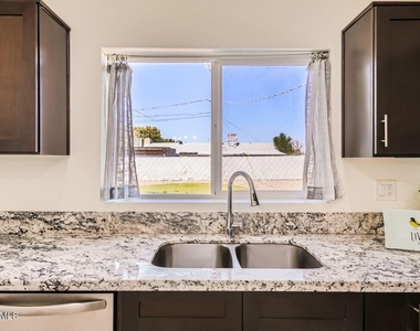800 W Howe Street - Photo Thumbnail 16