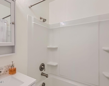 800 W Howe Street - Photo Thumbnail 31