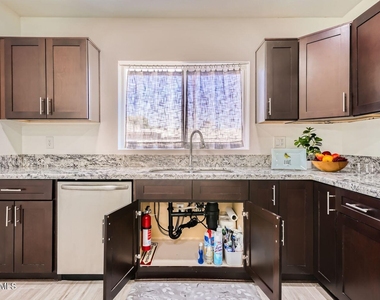 800 W Howe Street - Photo Thumbnail 18