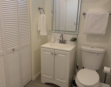 800 W Howe Street - Photo Thumbnail 32