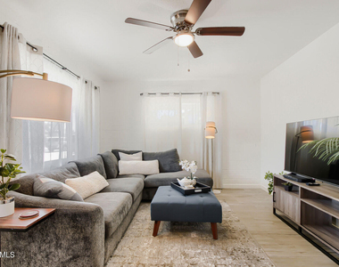 800 W Howe Street - Photo Thumbnail 8