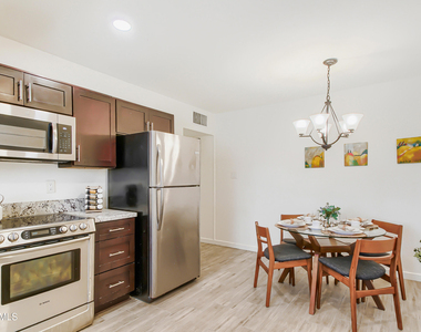 800 W Howe Street - Photo Thumbnail 17