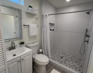 800 W Howe Street - Photo Thumbnail 34