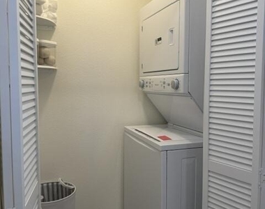 800 W Howe Street - Photo Thumbnail 36
