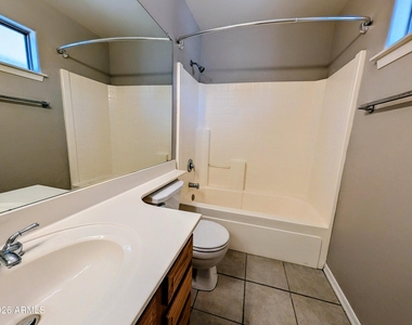 2536 E Mcarthur Drive - Photo Thumbnail 10
