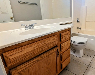 2536 E Mcarthur Drive - Photo Thumbnail 11