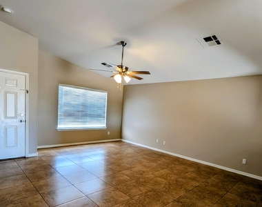 2536 E Mcarthur Drive - Photo Thumbnail 3