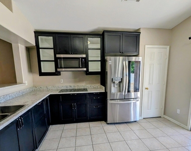 2536 E Mcarthur Drive - Photo Thumbnail 7