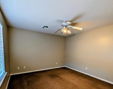 2536 E Mcarthur Drive - Photo Thumbnail 9