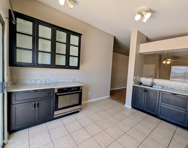 2536 E Mcarthur Drive - Photo Thumbnail 5