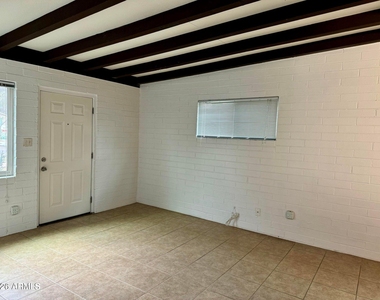 514 W 13th Street - Photo Thumbnail 5