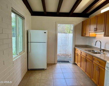 514 W 13th Street - Photo Thumbnail 9