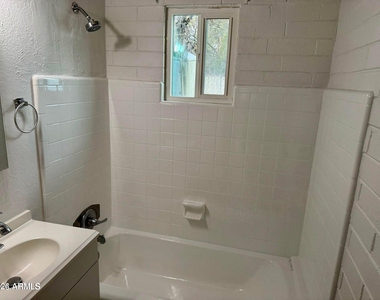 514 W 13th Street - Photo Thumbnail 14