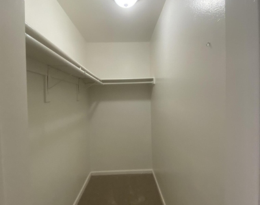 2311 E Hartford Avenue - Photo Thumbnail 9