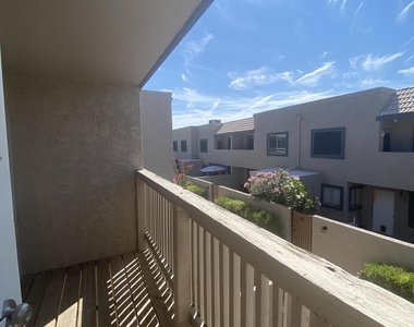 2311 E Hartford Avenue - Photo Thumbnail 13