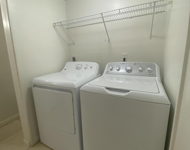 2311 E Hartford Avenue - Photo Thumbnail 14