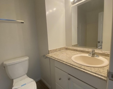 2311 E Hartford Avenue - Photo Thumbnail 10