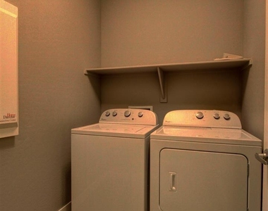 4027 E Marshall Avenue - Photo Thumbnail 16