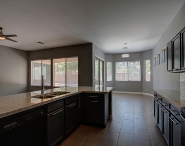 4027 E Marshall Avenue - Photo Thumbnail 13
