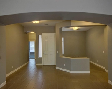 4027 E Marshall Avenue - Photo Thumbnail 9