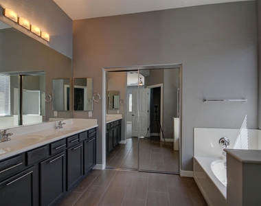 4027 E Marshall Avenue - Photo Thumbnail 3
