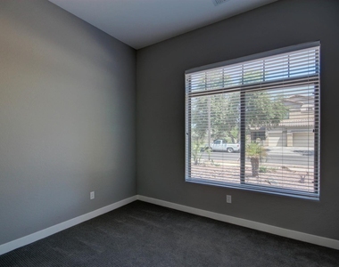 4027 E Marshall Avenue - Photo Thumbnail 18