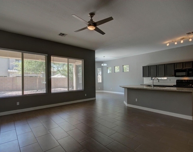 4027 E Marshall Avenue - Photo Thumbnail 7