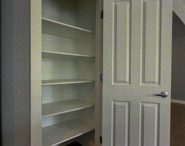 4027 E Marshall Avenue - Photo Thumbnail 14