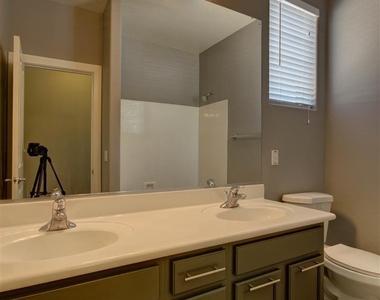 4027 E Marshall Avenue - Photo Thumbnail 20