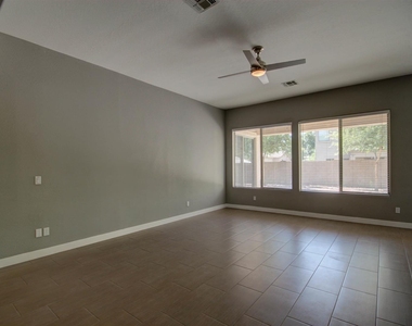 4027 E Marshall Avenue - Photo Thumbnail 6