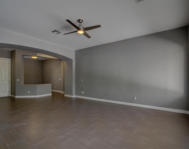 4027 E Marshall Avenue - Photo Thumbnail 8