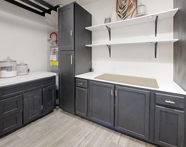5426 S College Avenue - Photo Thumbnail 10